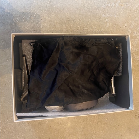 Yves Saint Laurent metallic slingback open toe platform heels. Size 36.5 - Picture 10 of 12